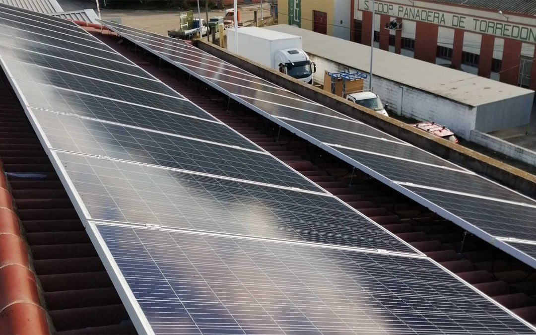 Instalación de placas solares nave industrial Torredonjimeno (Jaén)