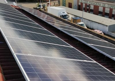 Instalación de placas solares nave industrial Torredonjimeno (Jaén)