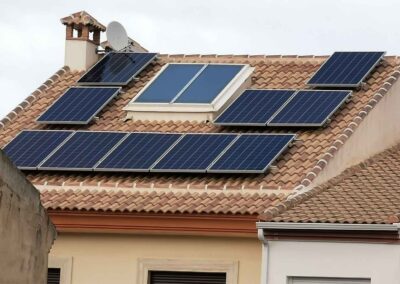 Instalación de autoconsumo de energía solar fotovoltaica en vivienda unifamiliar de Torredonjimeno (Jaén)
