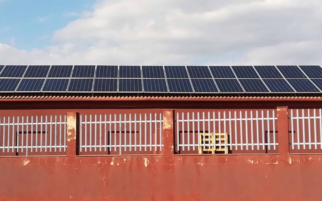 Instalación de autoconsumo de energía solar fotovoltaica en nave industrial en Linares (Jaén)