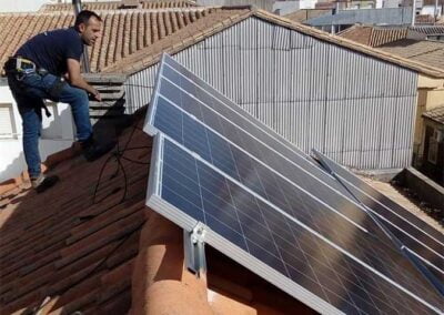 Instalación de autoconsumo de energía solar fotovoltaica en vivienda unifamiliar de Úbeda (Jaén)