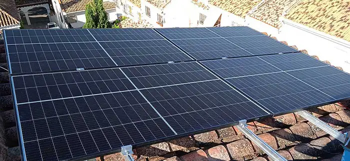 Placas solares en barrio Albaicín Granada