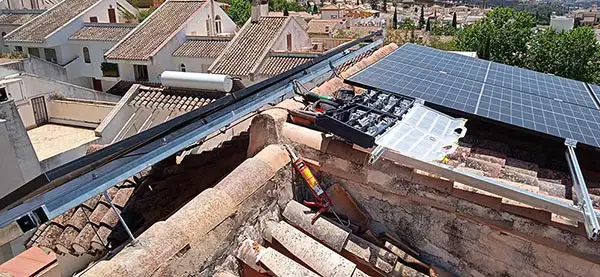Instalación placas solares barrio Albaicín Granada